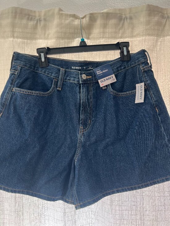 Old Navy Pants - WOW Baggy Short - Old Navy
